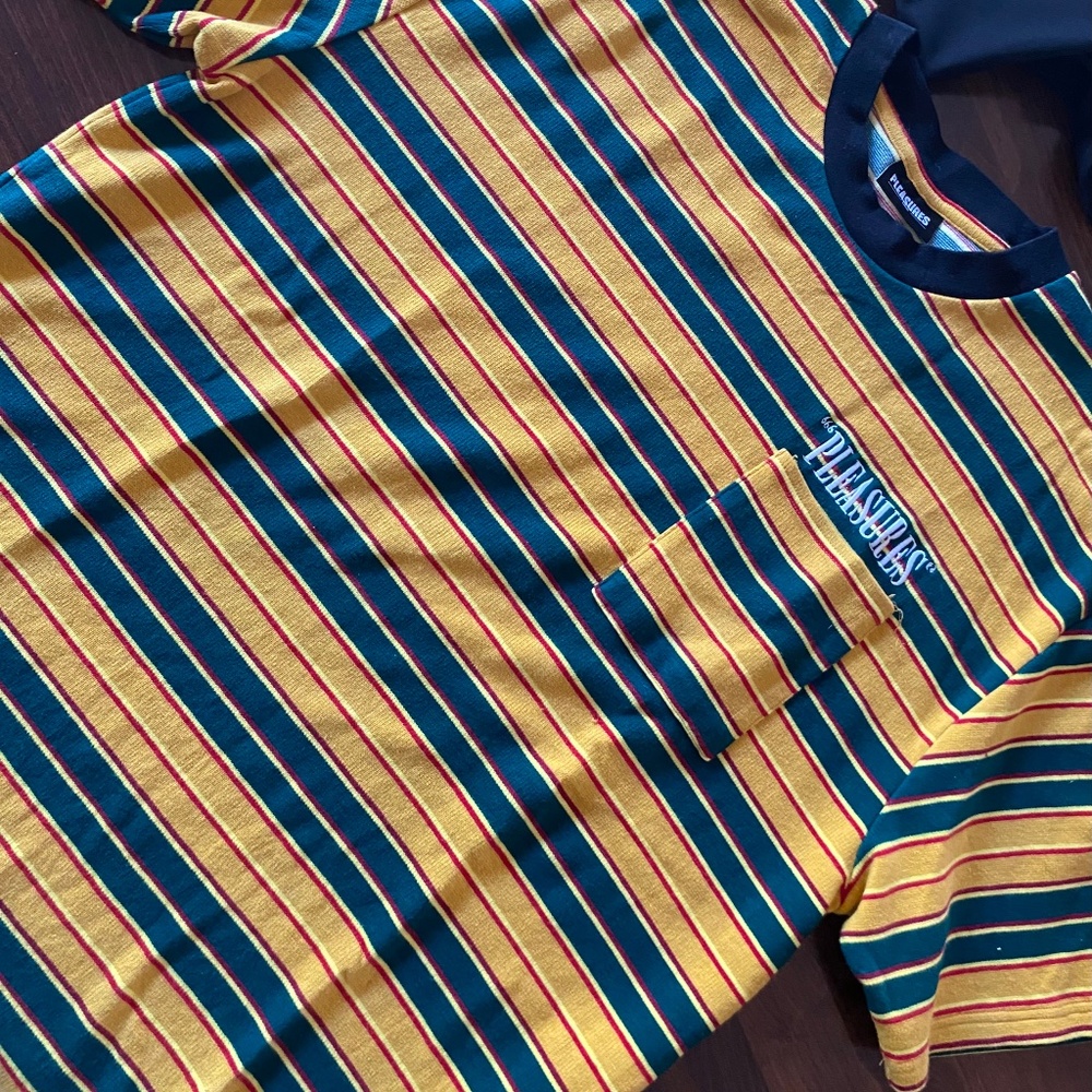 Pleasures striped men’s tshirt